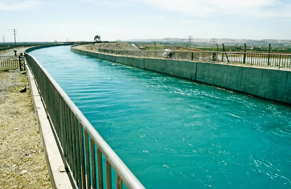 Şanlıurfa Harran Ovası'nda beton kaplı ana sulama kanalı