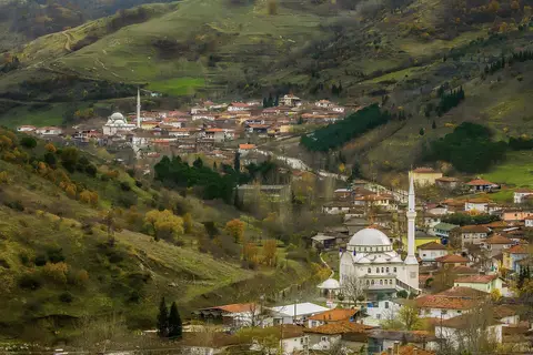 Kızderbent mahallesinden bir görünüm (Karamürsel, Kocaeli)