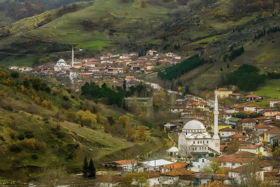 Kızderbent mahallesinden bir görünüm (Karamürsel, Kocaeli)