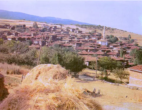 Gölet köyünün batısından görünümü.1991 yılında çekilmiş fotoğraf