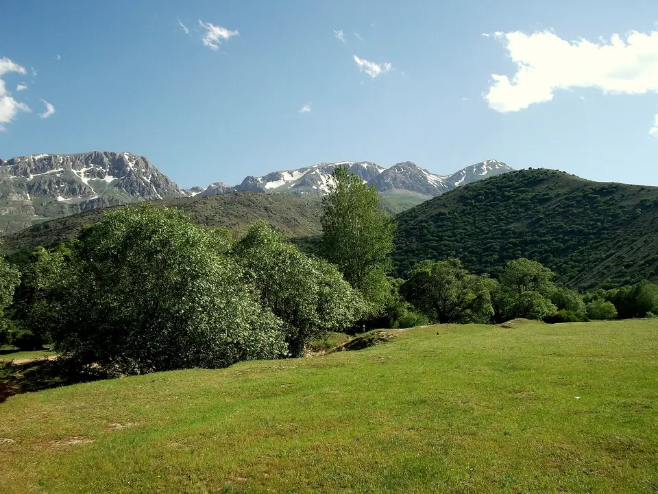 Gürlevik köyünden bir görünüm (Erzincan Merkez, Erzincan)