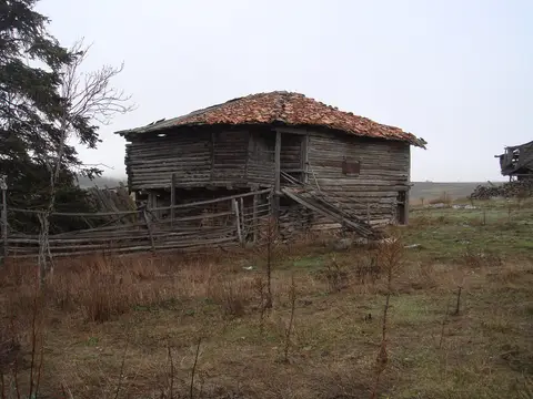 Kazanlar yaylasında ahşap bir ev