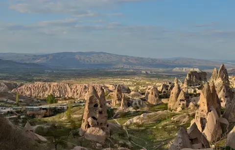 Uçhisar köyünden bir görünüm (Nevşehir Merkez, Nevşehir)