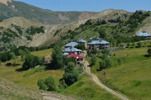 Sarıyayla köyünden bir görünüm (Nazımiye, Tunceli)