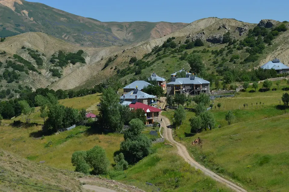 Sarıyayla köyünden bir görünüm (Nazımiye, Tunceli)
