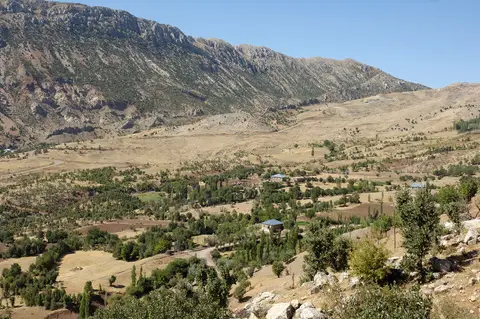 Karadut köyünden bir görünüm (Kahta, Adıyaman)