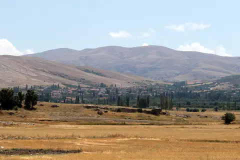 Orhaniye Köyü'nün Kavlaktepe Geçidi'nden batı cephesi görünümü