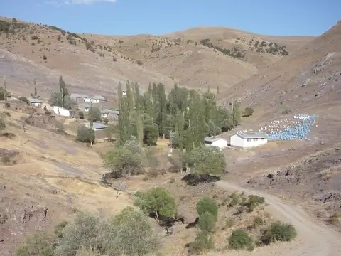 Sivas ilinin Zara ilçesine bağlı Çorak köyü