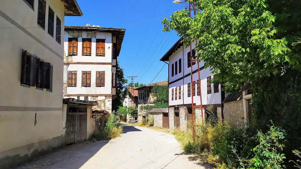 Karabük ilinden bir köy manzarası: Yörük köyünden bir görünüm (Safranbolu, Karabük)