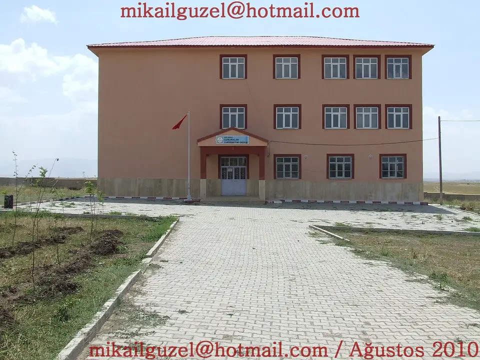 Çukuralan köyünden bir köy okulu (Ağrı Merkez, Ağrı)