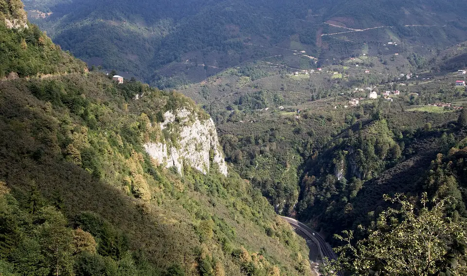 Yeniköy köyünden bir görünüm (Espiye, Giresun)