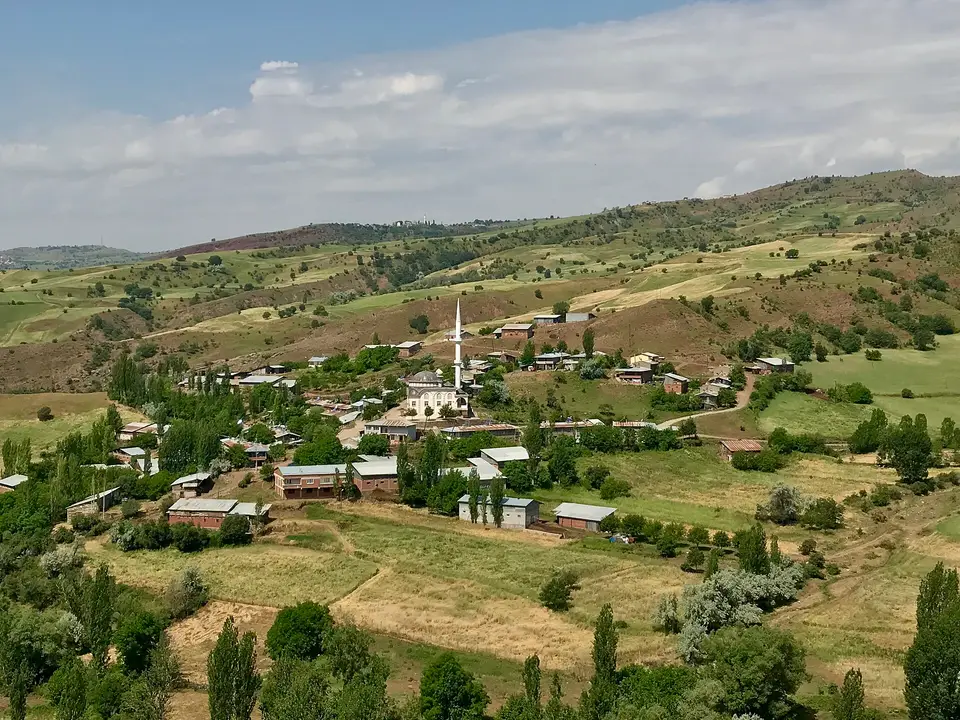 Yedikardeş köyünden bir görünüm (Şebinkarahisar, Giresun)