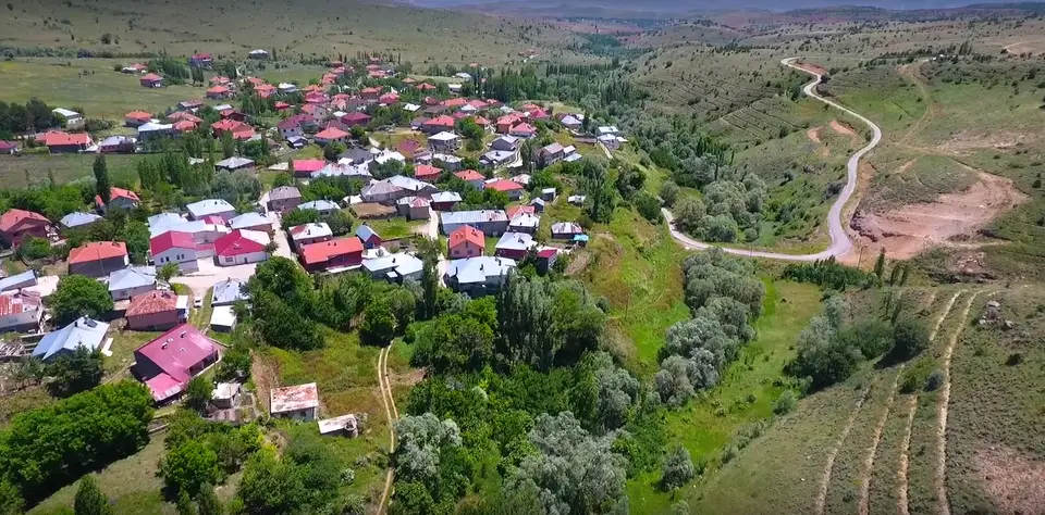 Sivrialan köyünden bir görünüm (Şarkışla, Sivas)