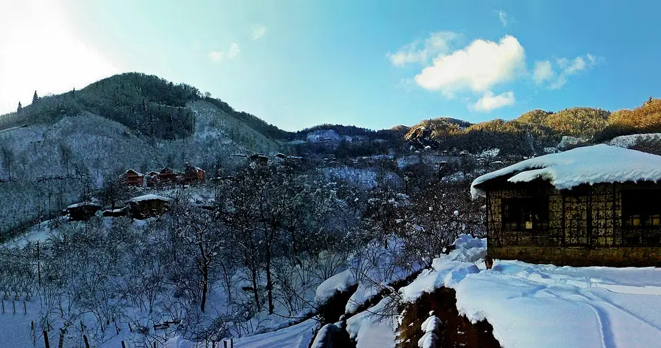 Dereli ilçesinden bir köy manzarası: Hisarköy köyünden bir görünüm (Dereli, Giresun)