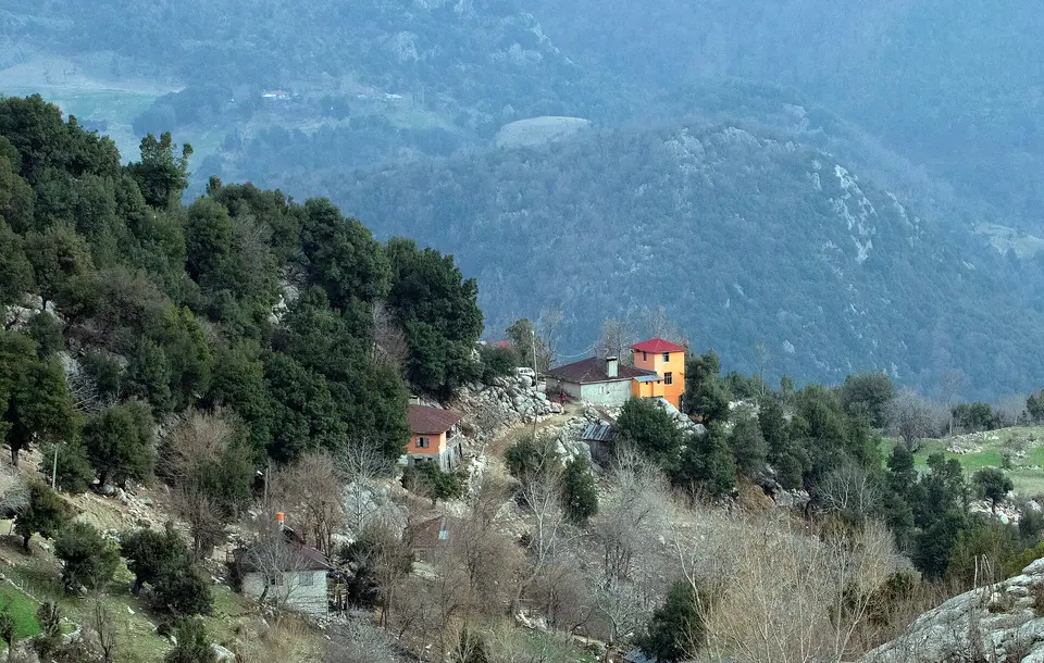 Değirmendere, Kadirli'de yayla evleri