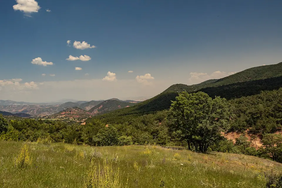 Aşağıbağlıca mahallesinden bir görünüm (Nallıhan, Ankara)