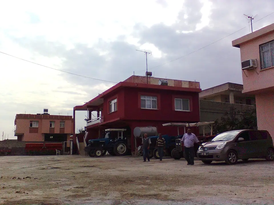 Adana ilinden bir köy manzarası: Gökçeler mahallesinden bir görünüm (Seyhan, Adana)