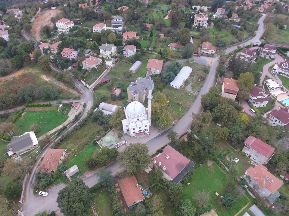 İstanbul ilinden bir köy manzarası: Reşadiye mahallesinden bir görünüm (Çekmeköy, İstanbul)