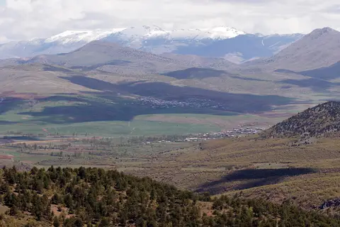 Yeşilova Mahallesi'nin (sağ altta) Karasakal'dan bir görünümü