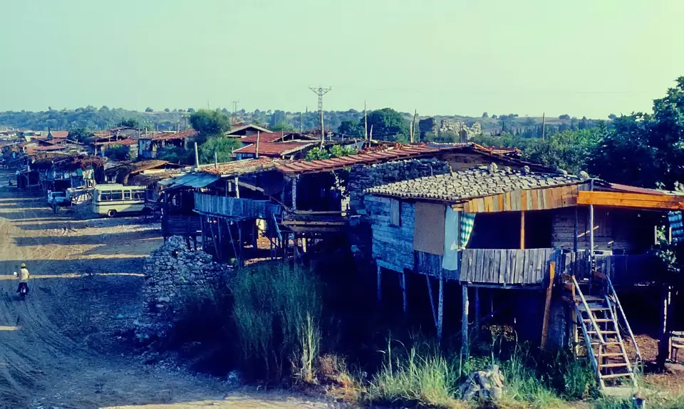 Antalya ilinden bir köy manzarası: Çardakköy mahallesinden bir görünüm (Manavgat, Antalya)