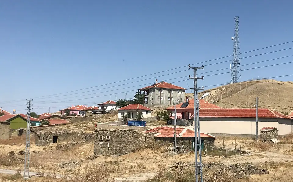 Ankara ilinden bir köy manzarası: Ankara iline bağlı Haymana Şerefligökgöz mahallesi