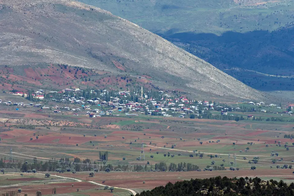 Doğanlı mahallesinden bir görünüm (Tufanbeyli, Adana)