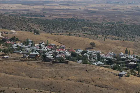 Evci mahallesinden bir görünüm (Tufanbeyli, Adana)